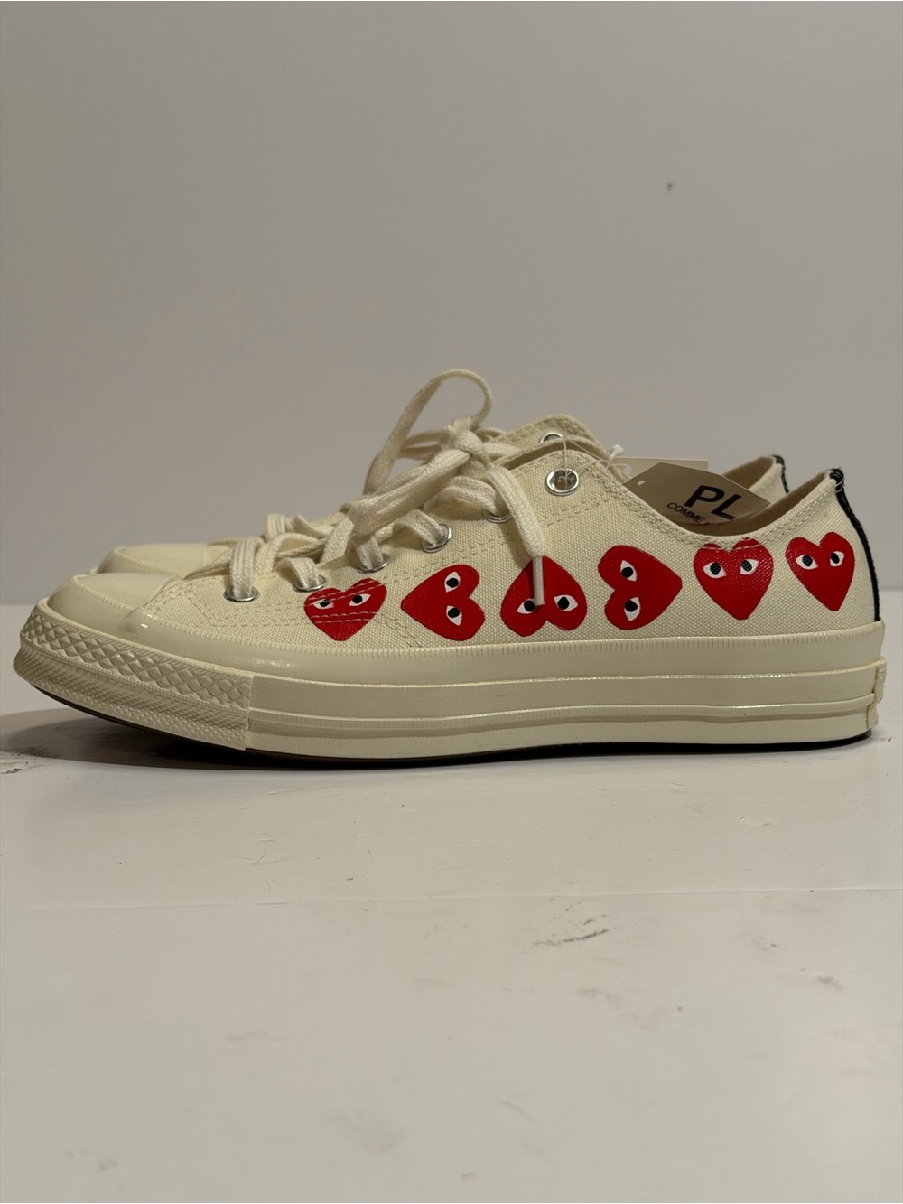 ✨Authentic✨
Comme des Garçons PLAY Cream Canvas Low-Top Sneakers with Red Heart